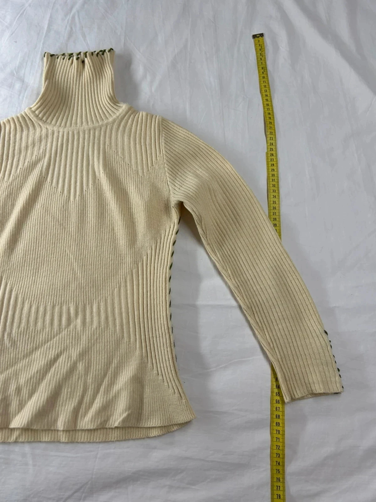 Suéter com gola alta bege creme vintage estilo retrô – photo 3